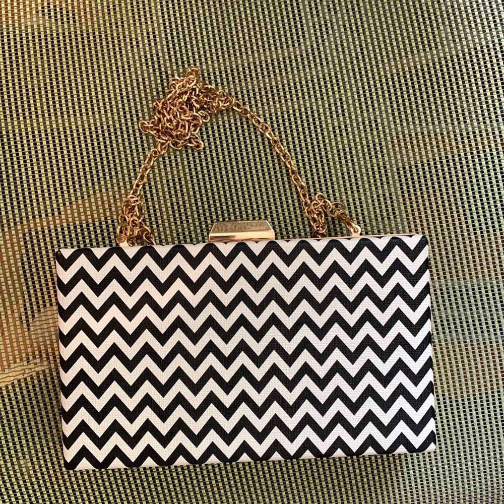 NWOT Urban Expressions clutch